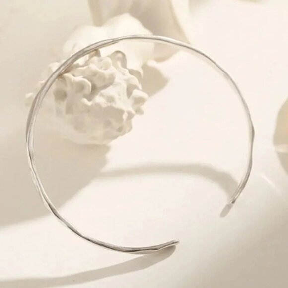 925 Sterling Silver Minimalist Thin Wavy Bangle Cuff Bracelet (Silver or Gold) - Picture 3 of 7
